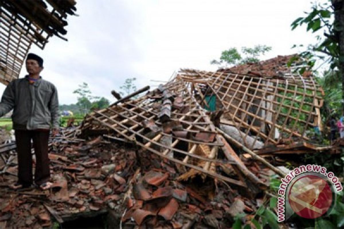 Puting Beliung Rusak Puluhan Rumah Warga Magetan Antara News