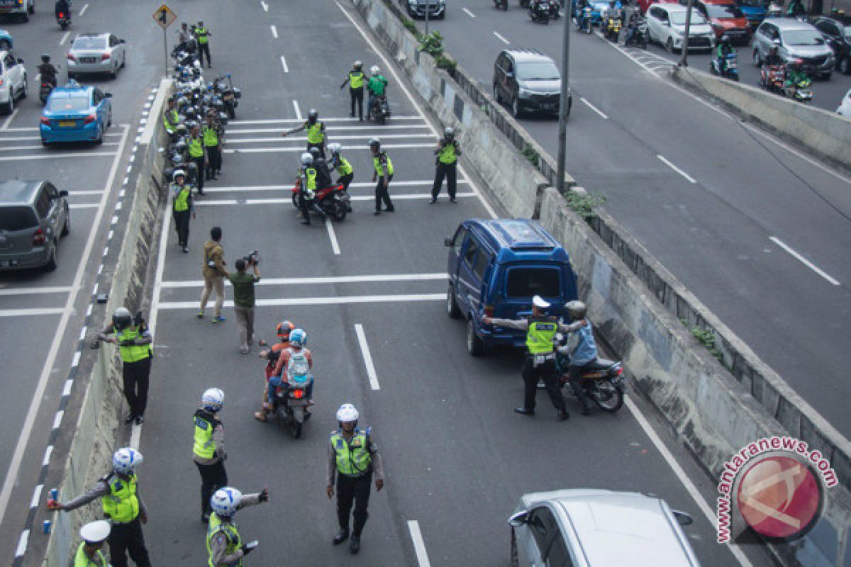 Polda Metro Imbau Pengemudi Motor Tak Lintasi Jalan Layang Casablanca