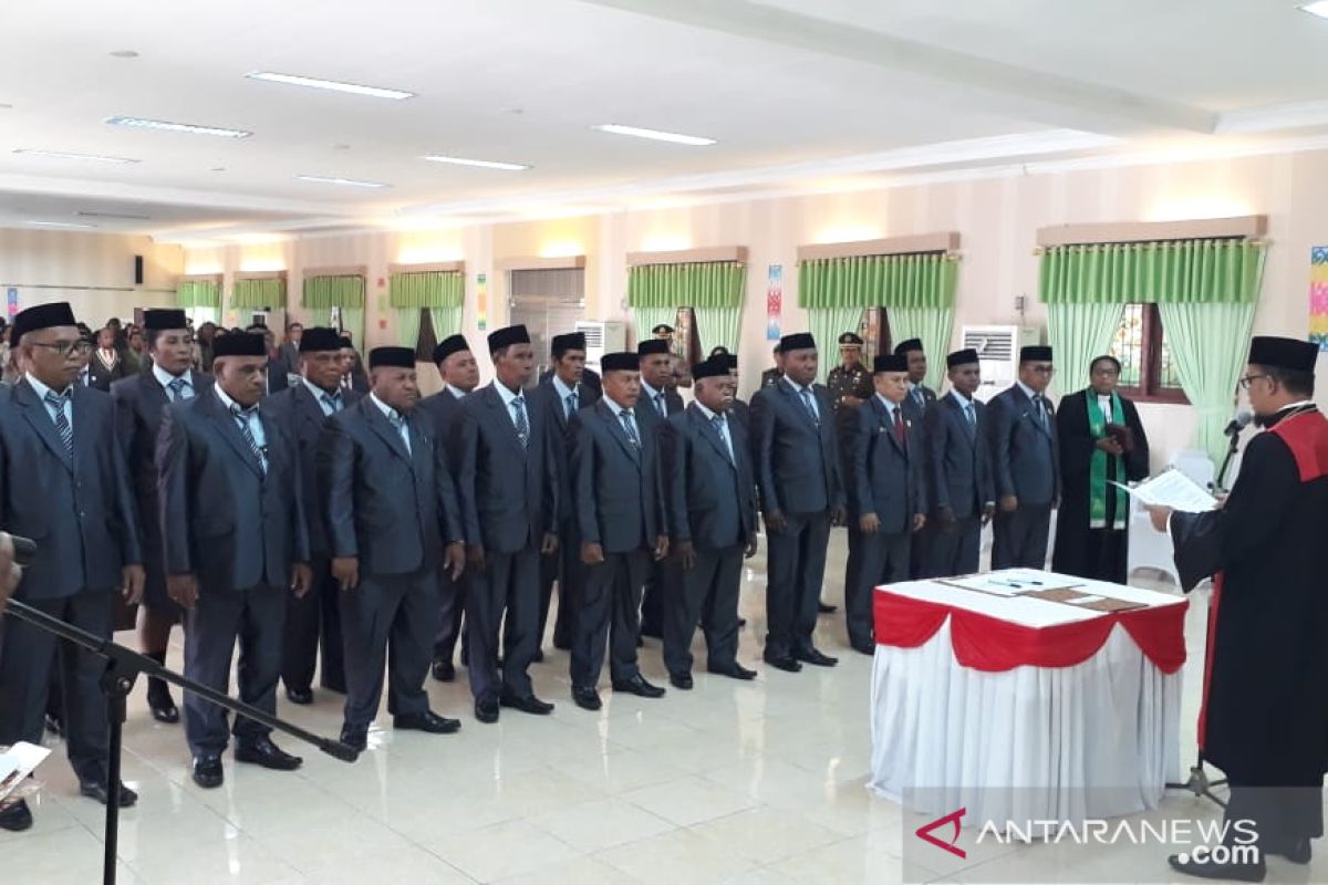 Anggota DPRD Teluk Wondama Dilantik ANTARA News Papua Barat