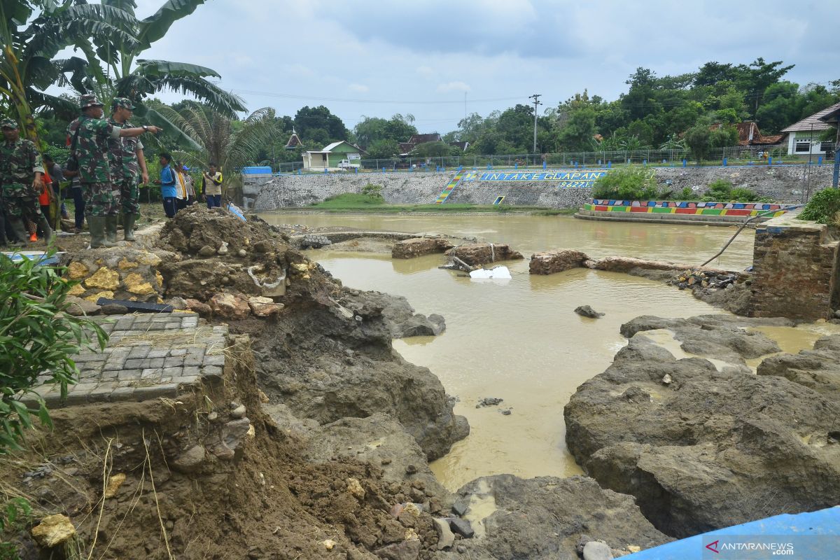 Tanggul Bendungan Di Grobogan Jebol Antara News