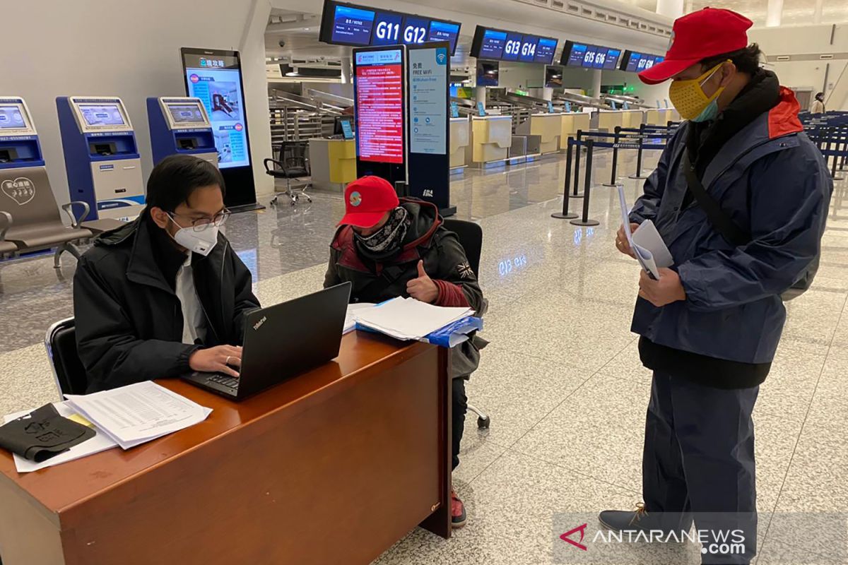 Evakuasi WNI 245 Orang Telah Tiba Di Bandara Tianhe Wuhan ANTARA News