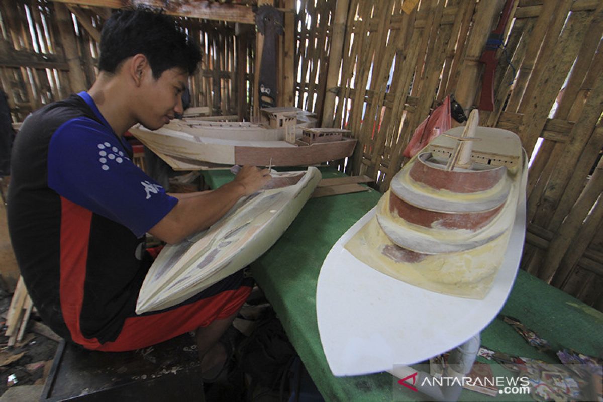 Kerajinan Miniatur Kapal Antara News Jawa Barat