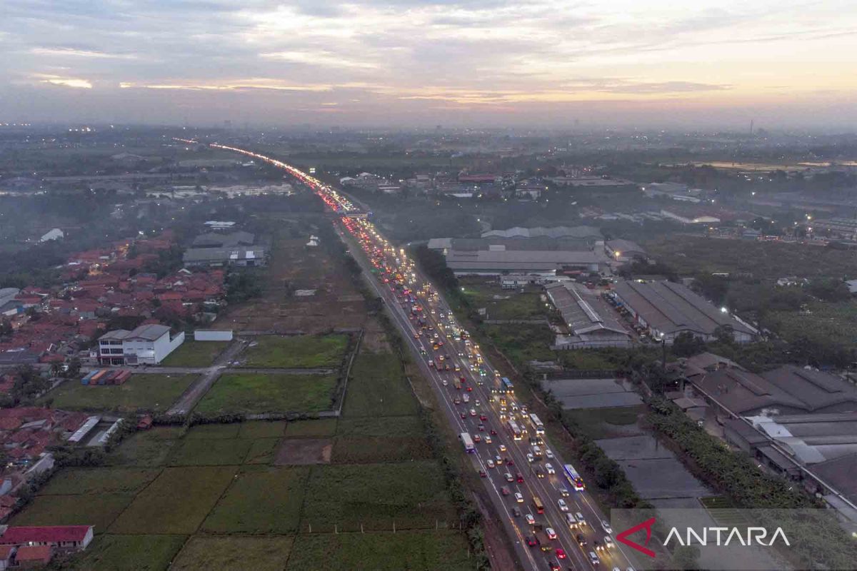 Volume Kendaraan Keluar Jabodetabek Meningkat Di Libur Panjang Isra