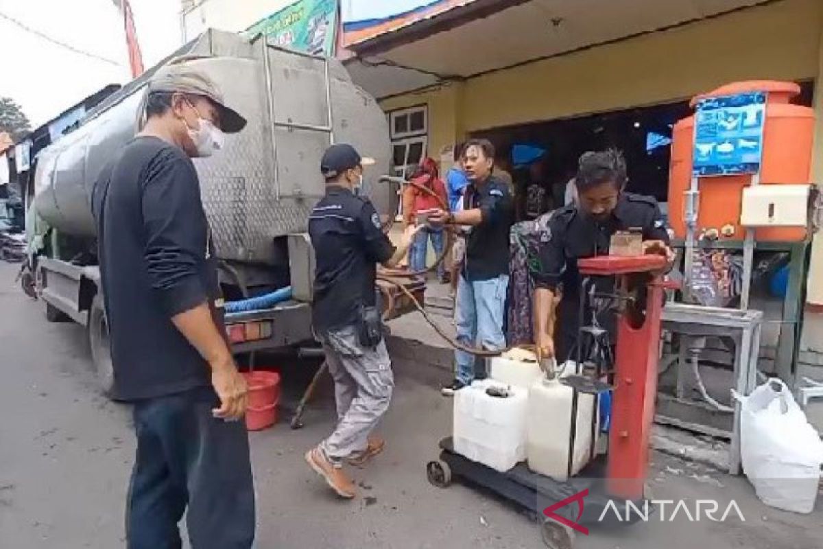 Pemkab Madiun Distribusikan Ton Minyak Goreng Curah Untuk Pedagang