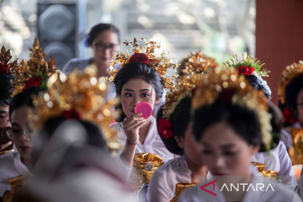 Upacara Potong Gigi Bagi Umat Hindu Di Sidoarjo Antara News