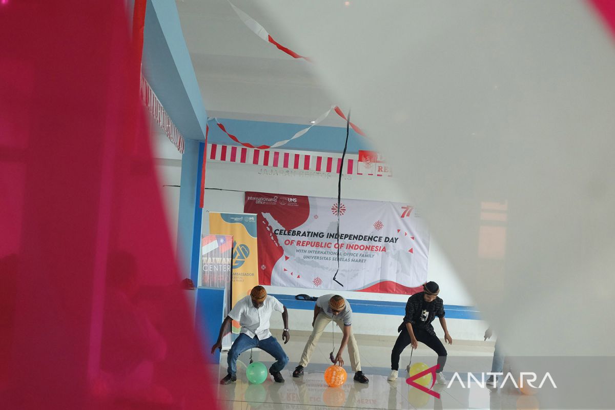 Serunya Mahasiswa Asing Ikuti Lomba Khas Hut Kemerdekaan Ri Antara News