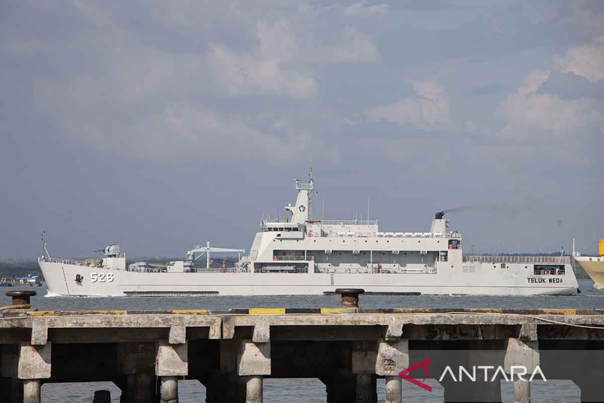 Pencarian Pesawat Latih TNI AL Yang Jatuh Di Perairan Laut Selat Madura