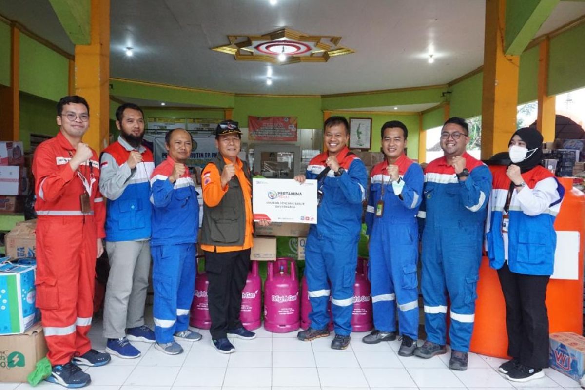 Pertamina Salurkan Bantuan Korban Banjir Kalibaru Banyuwangi Antara