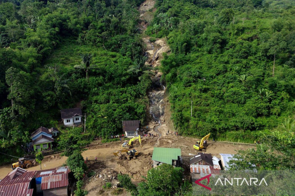 Pencarian Korban Tanah Longsor Di Gowa ANTARA News