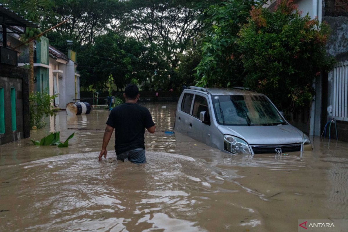 Banjir Bandang Di Perumahan Dinar Indah Semarang Antara News