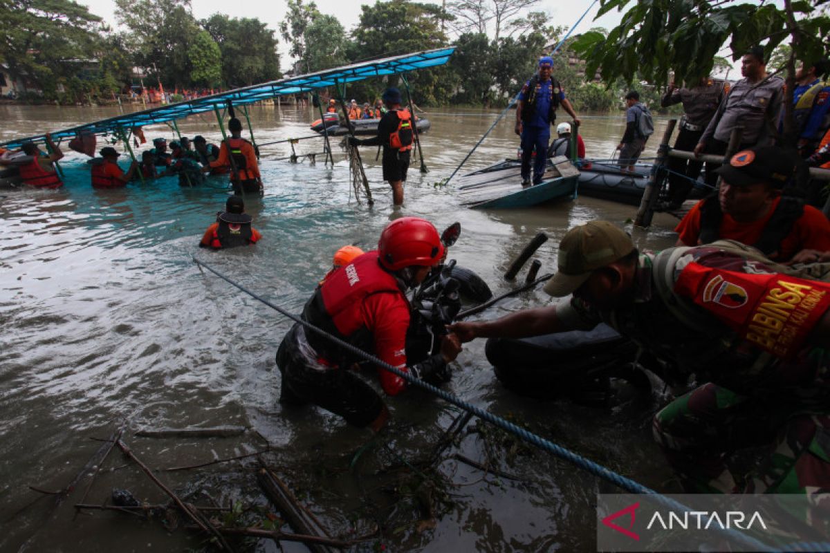 Perahu Tambang Tenggelam Di Surabaya Antara News Jawa Timur