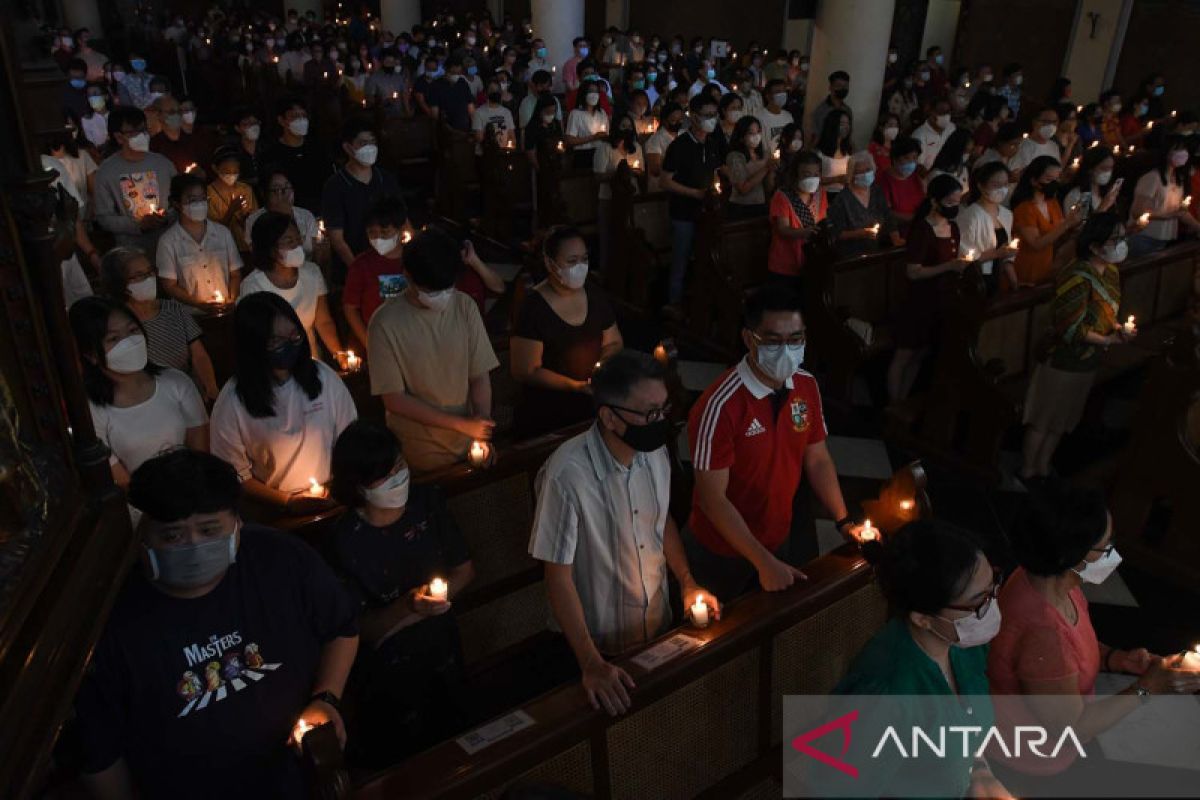 Misa Malam Paskah Di Gereja Katedral Jakarta Antara News