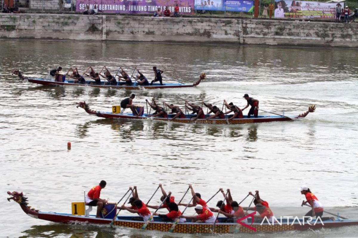 Lomba Dayung Perahu Majapahit Di Mojokerto Antara News