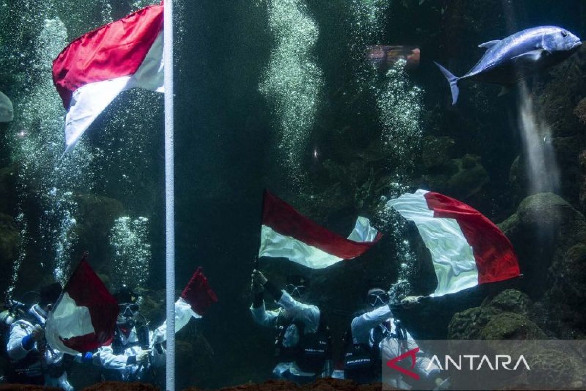 Gladi Bersih Pengibaran Bendera Merah Putih Di Sea World Ancol ANTARA