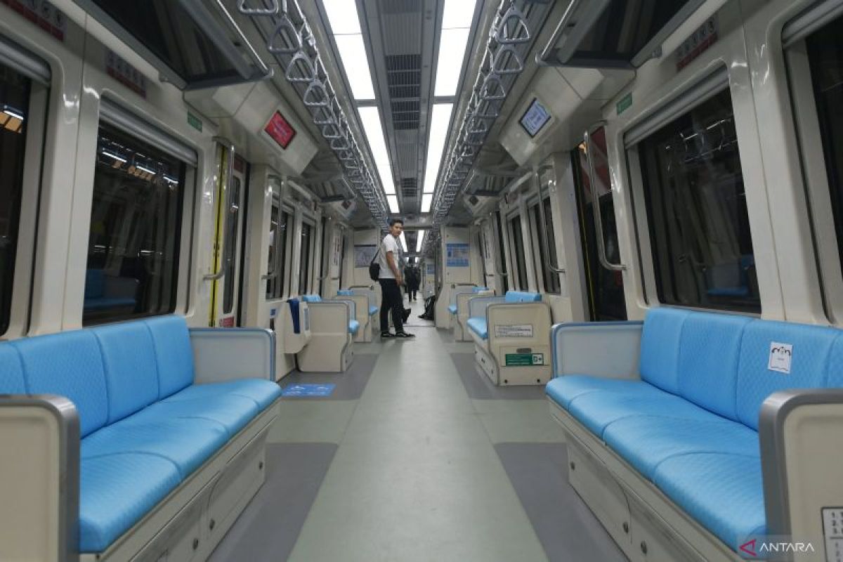 Lrt Jabodebek Mulai Beroperasi Dengan Tarif Flat Rp Antara News