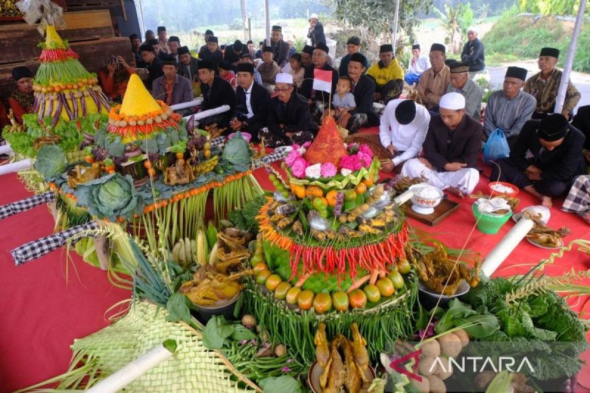 Tradisi Saparan Di Lereng Gunung Andhong ANTARA News