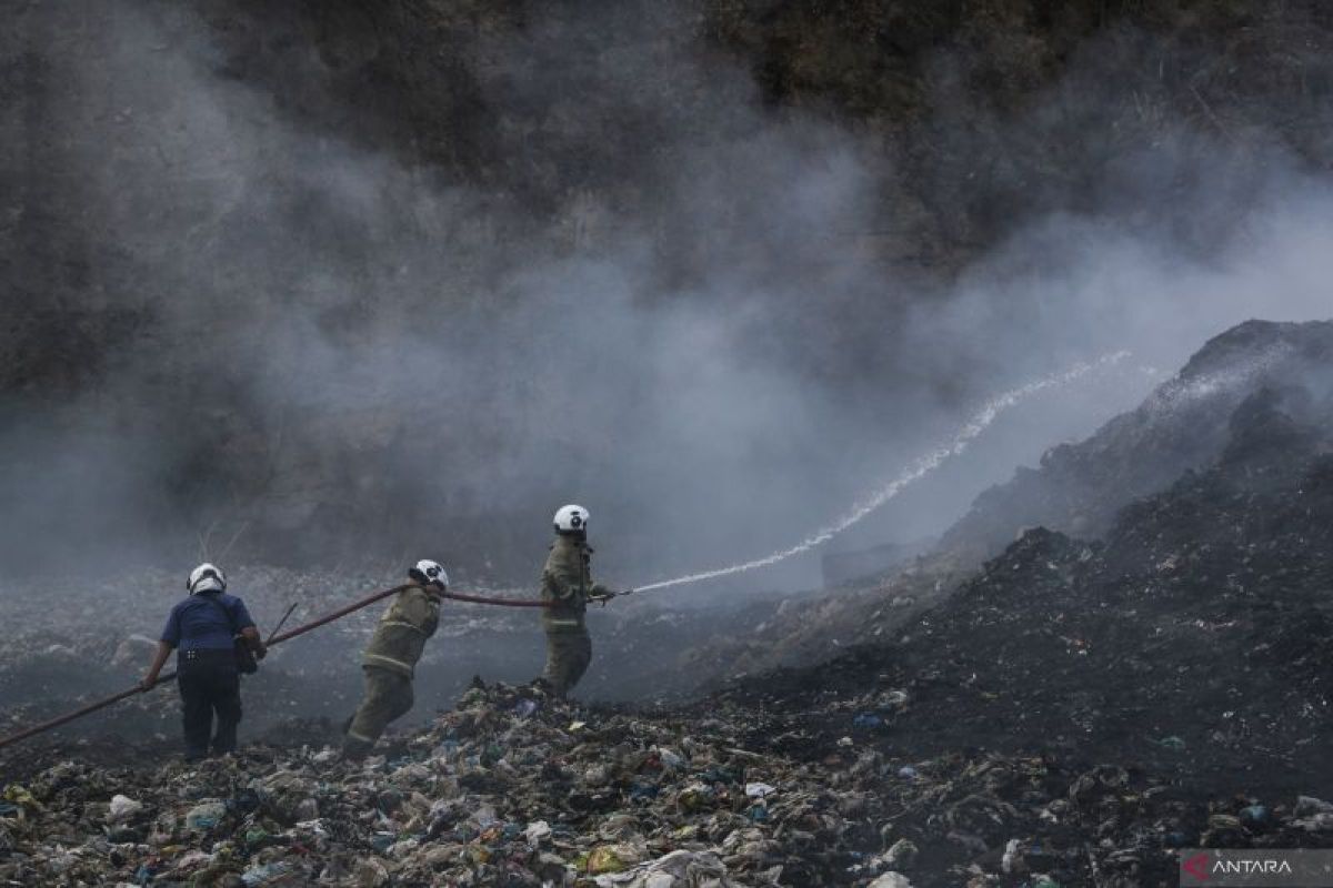 Sampah Di TPA Jatibarang Kembali Terbakar ANTARA News