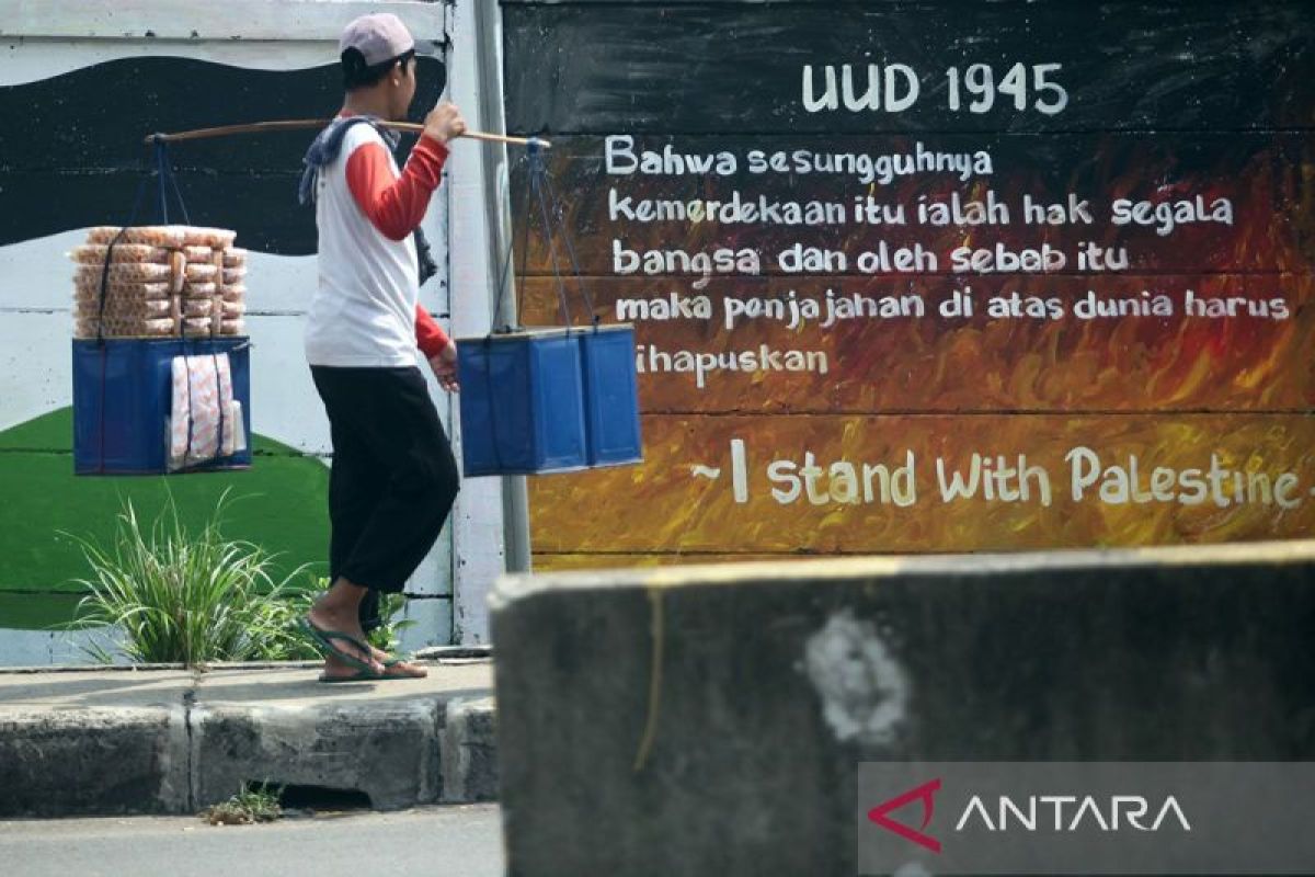 Mural Solidaritas Warga Untuk Rakyat Palestina ANTARA News