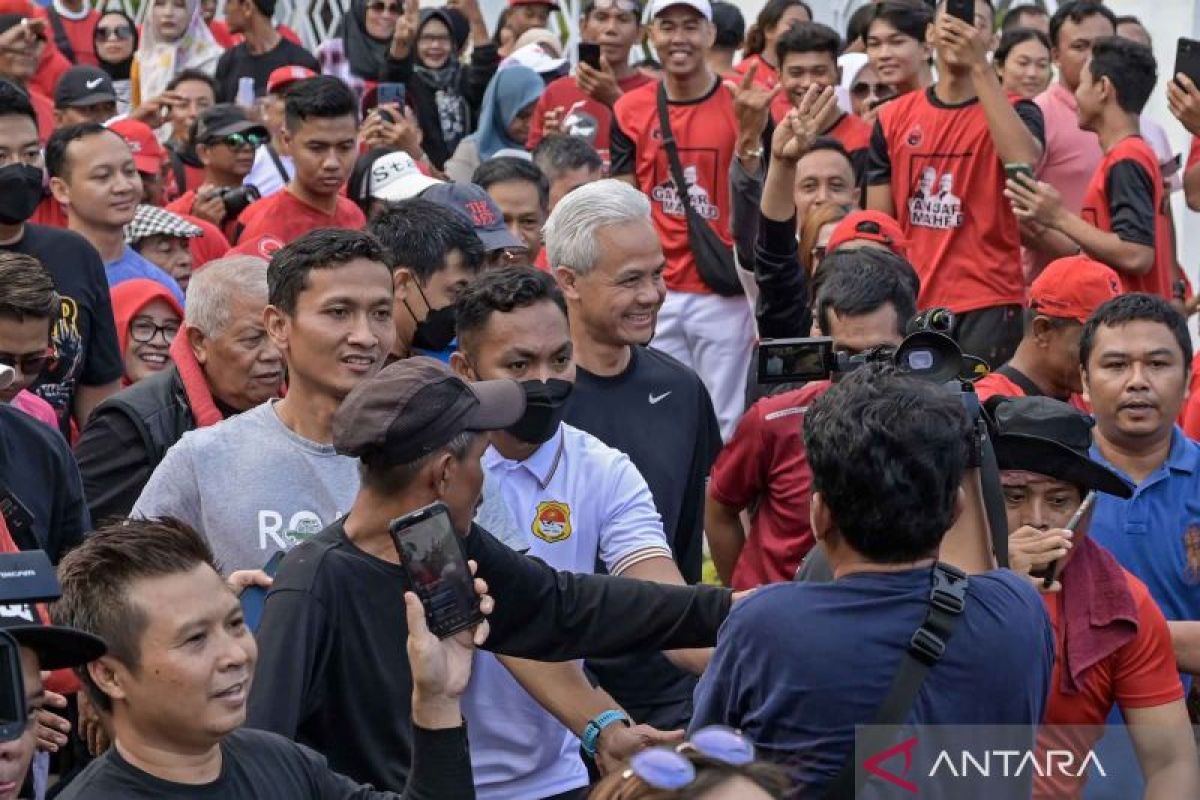 Capres Ganjar Pranowo Berolahraga Di Lombok Antara News