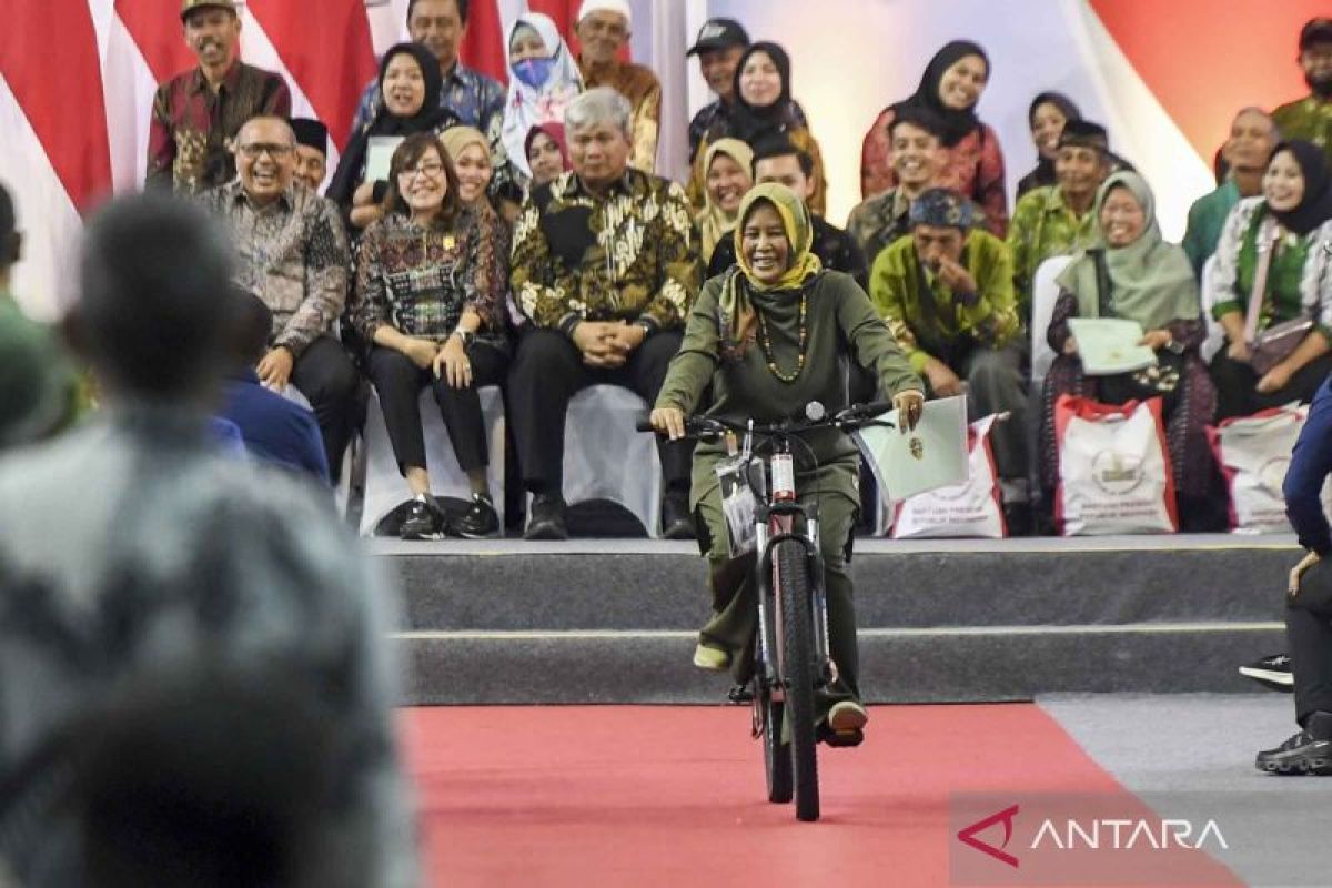 Presiden Serahkan Sertifikat Tanah Antara News