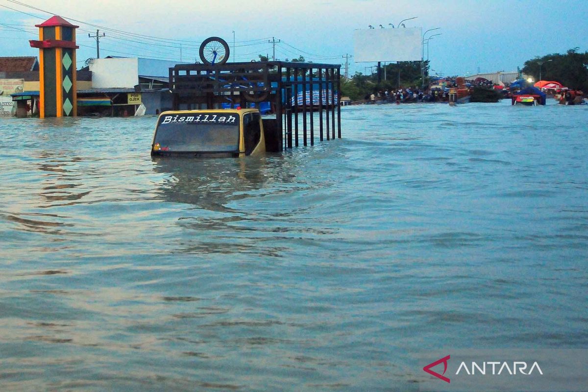 Jalan Utama Semarang Surabaya Masih Terputus Akibat Banjir ANTARA News