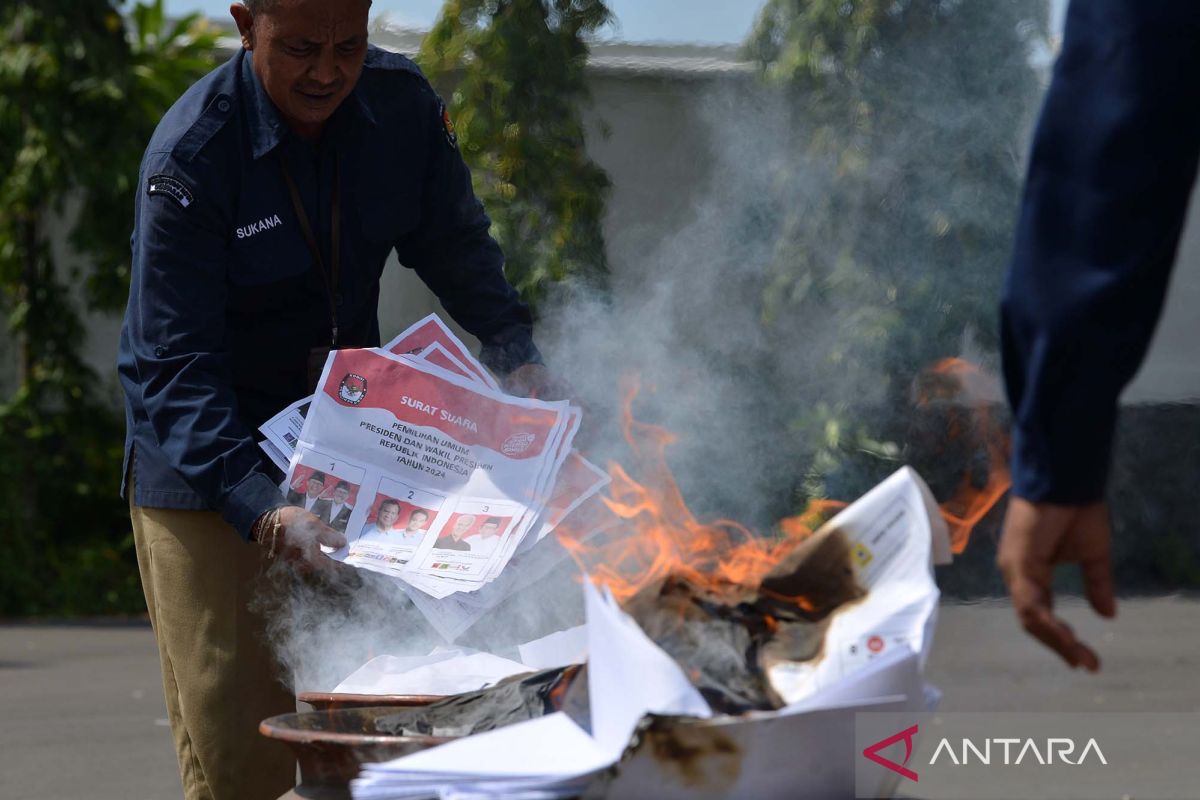 Pemusnahan Surat Suara Pemilu Yang Rusak Di Bali Antara News Bali