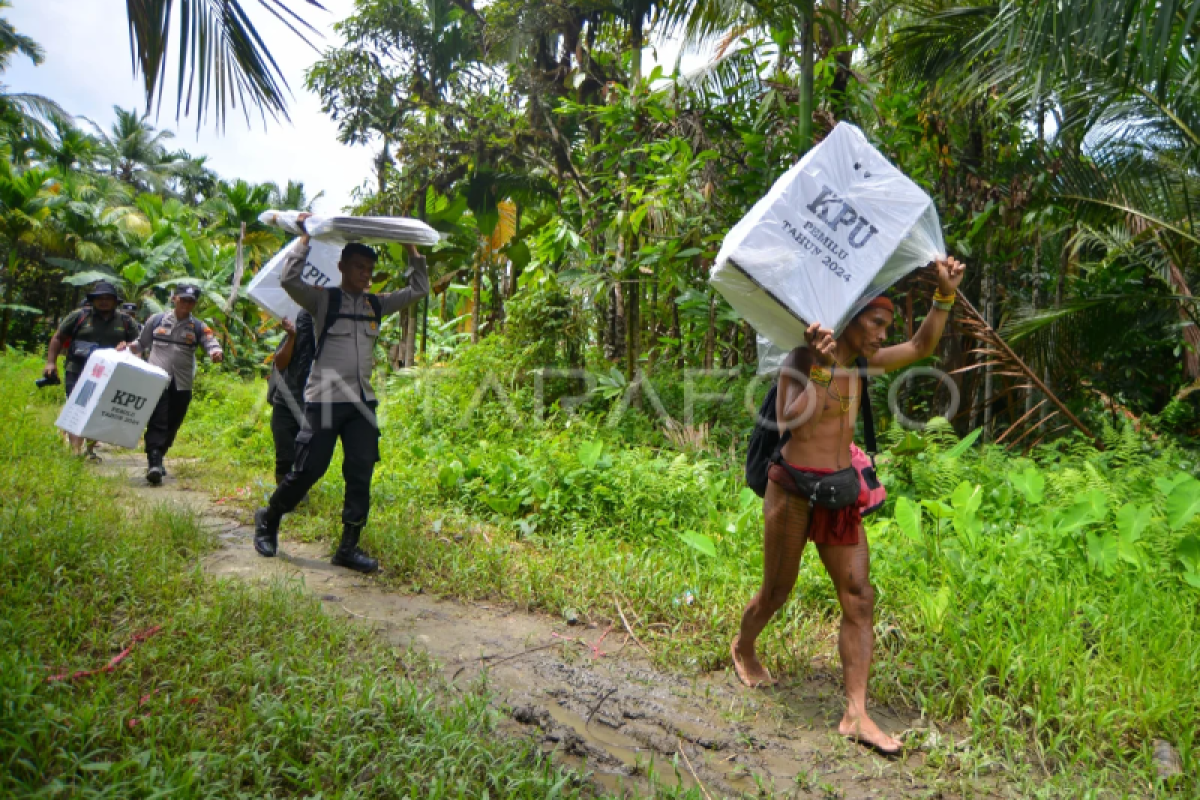 Distribusi Logistik Pemilu Ke Pedalaman Mentawai ANTARA Sumbar