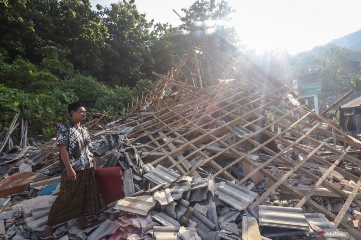 Kerusakan Di Pulau Bawean Akibat Gempa Bumi Antara News