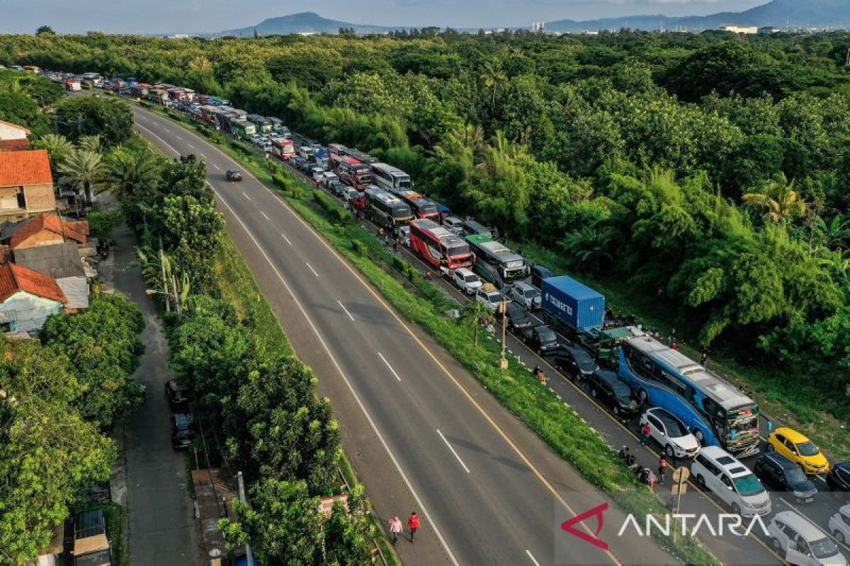 Penampakan Kemacetan Panjang Menuju Pelabuhan Merak ANTARA News