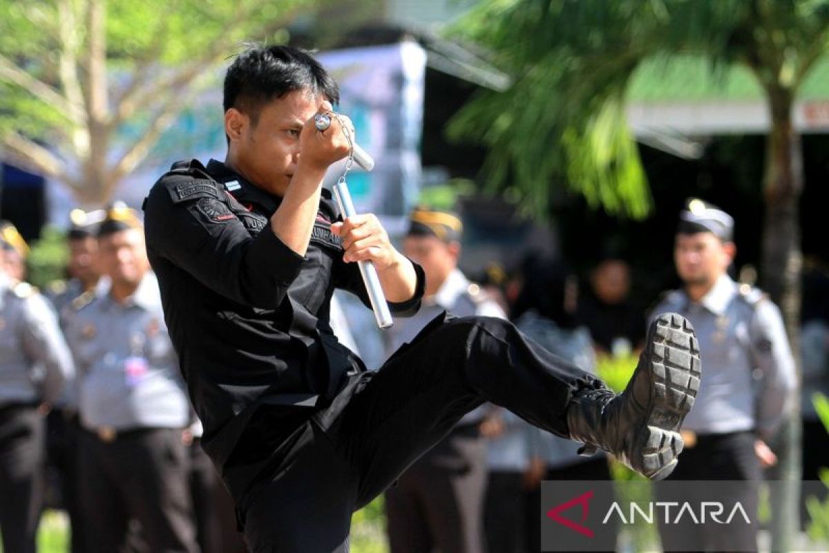 Atraksi Petugas Lapas Gorontalo Saat Peringatan Hari Bhakti