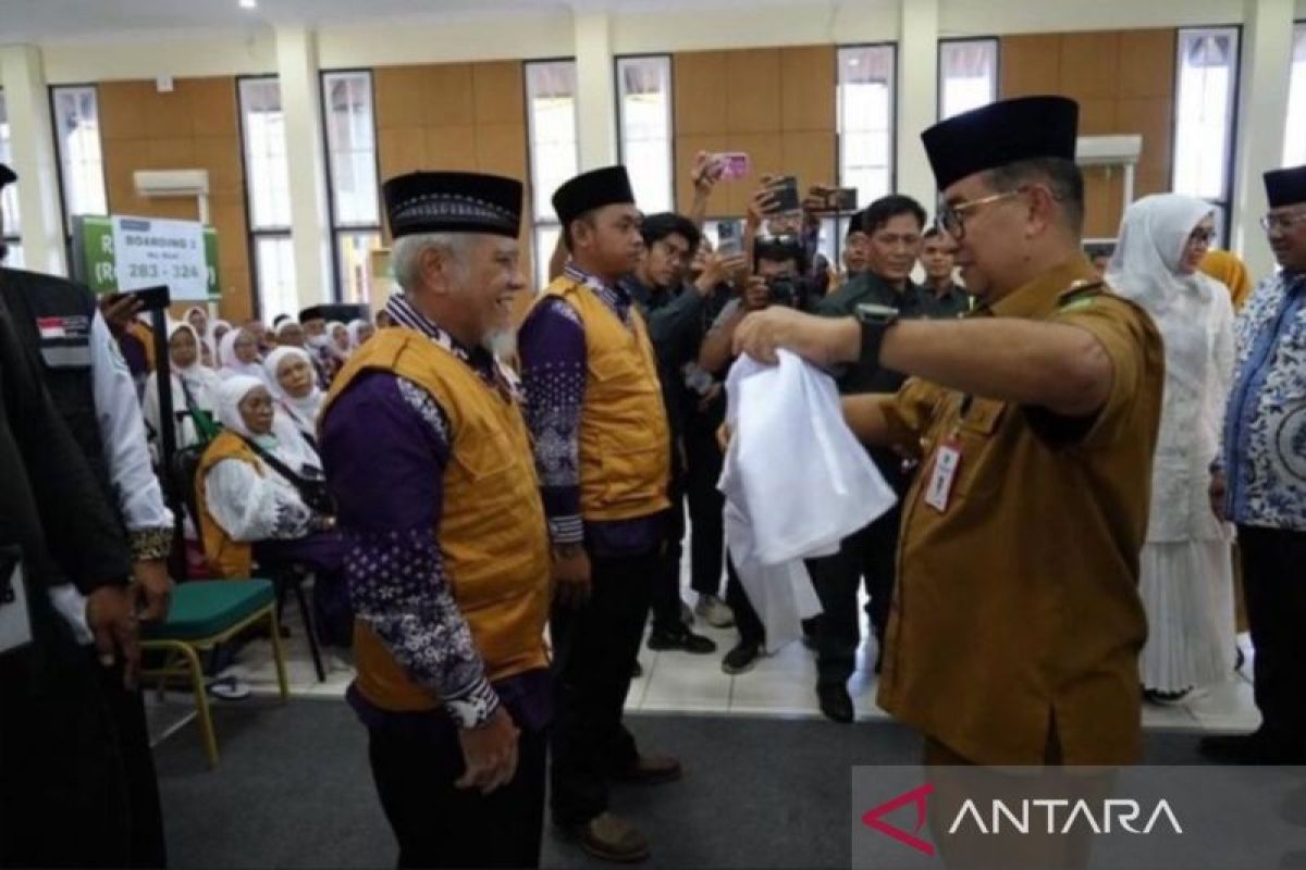 Pj Gubernur Kaltim Lepas Calon Haji Di Embarkasi Balikpapan