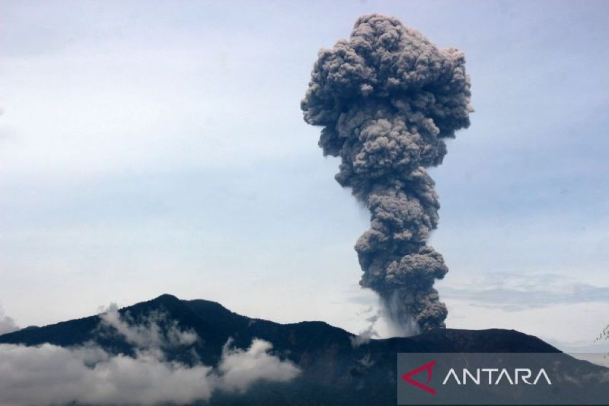 Gunung Marapi Kembali Erupsi Dengan Mengeluarkan Abu Vulkanik Setinggi