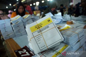 Penyortiran Dan Pelipatan Surat Suara Pemilu Antara News