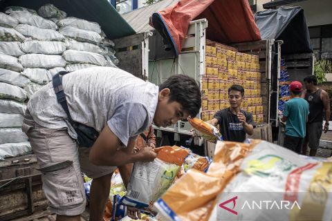 Operasi Pasar Bersubsidi Di Kota Cimahi Antara News Jawa Barat