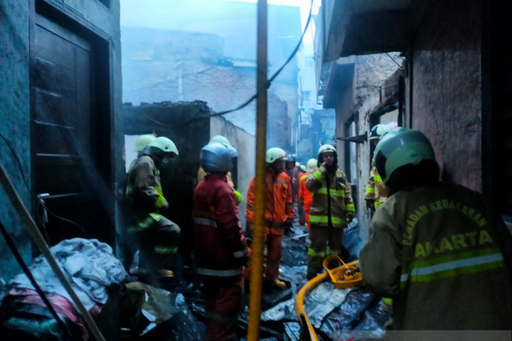 Kebakaran Hanguskan 20 Rumah Di Permukiman Padat Penduduk Tambora