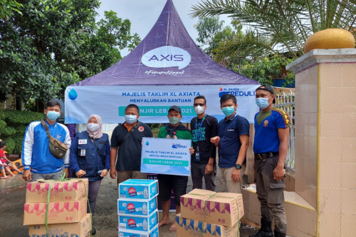 XL Axiata Salurkan Bantuan Untuk Korban Banjir Di Lebak ANTARA News