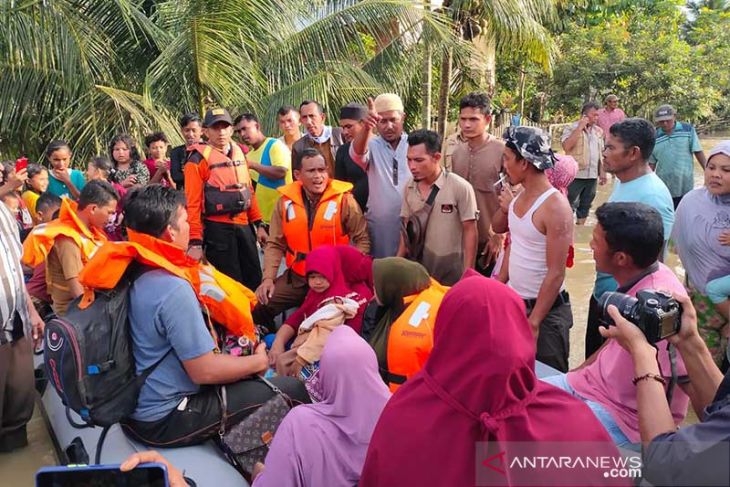 Empat Ibu Hamil Terjebak Banjir Di Aceh Timur Antara News Aceh