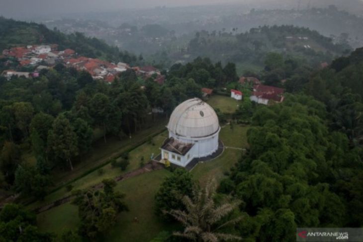 Tim Observatorium Bosscha ITB Lakukan Pengamatan Hilal Di Lembang