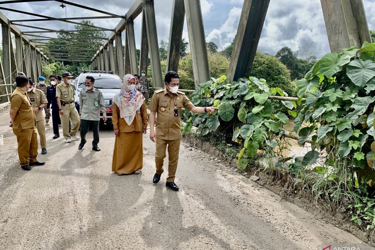 Bupati Minta Pupr Segera Lakukan Pemeliharaan Jembatan Gunung Pandau