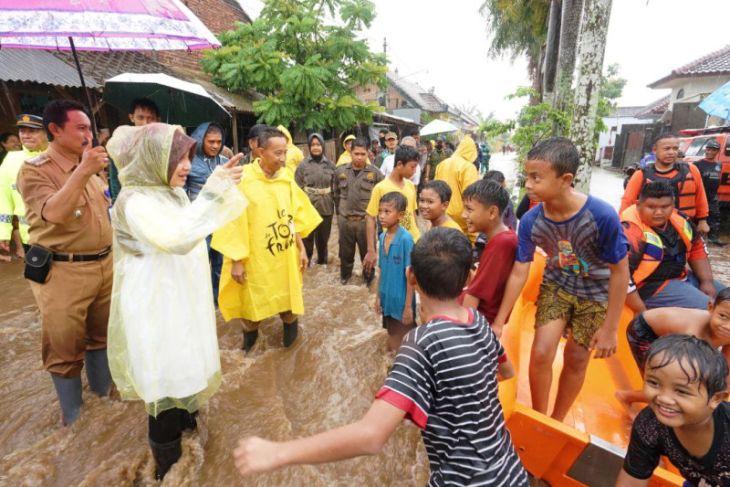 Bupati Ipuk Tinjau Rumah Warga Banyuwangi Terdampak Banjir Antara