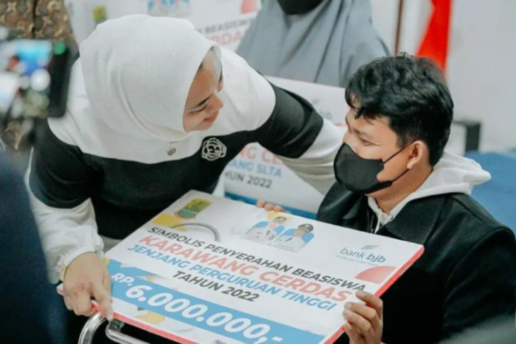 Pemkab Karawang Salurkan Beasiswa Kepada 12 545 Pelajar Dan Mahasiswa