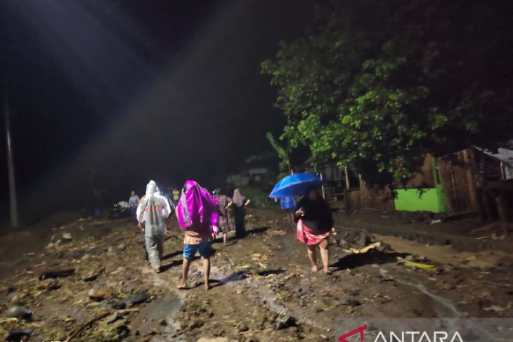 Jalur Sulawesi Bagian Barat Rawan Longsor Pelintas Diminta Waspada