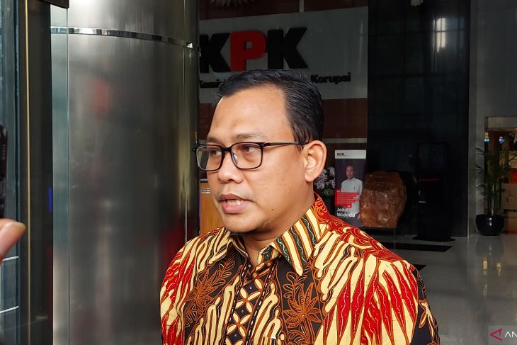 KPK Sita Barang Bukti Usai Geledah Kantor Dinas PUPR Papua ANTARA