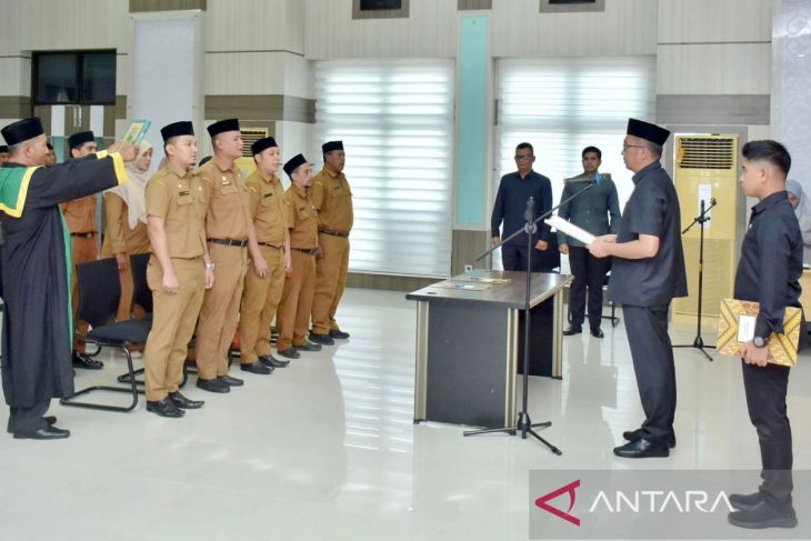 Wali Kota Lantik Sembilan Pejabat Eselon Di Kota Sabang Antara News Aceh