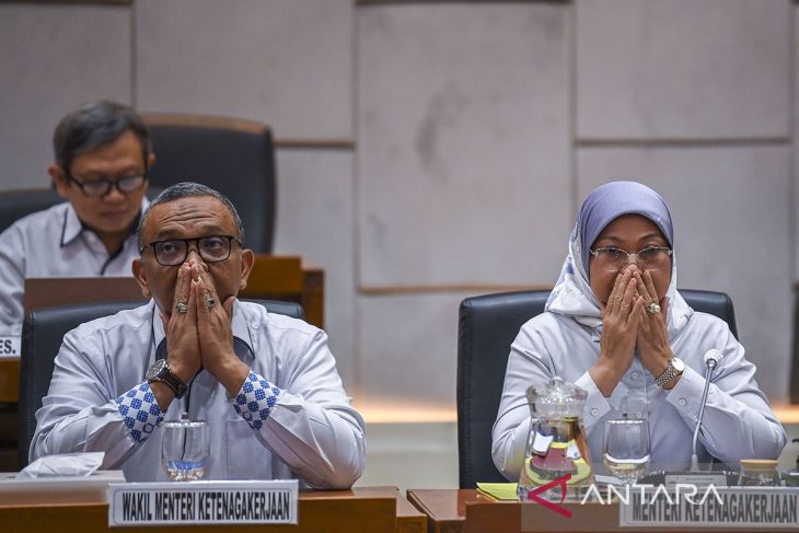 Menaker Ida Fauziah Raker Dengan Komisi IX DPR Evaluasi Pengawasan