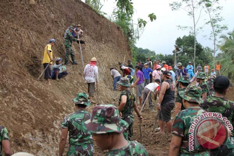 Jalur Lumajang Malang Longsor Antara News