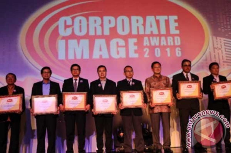 FIFGroup Raih Penghargaan Corporate Image Award 2016