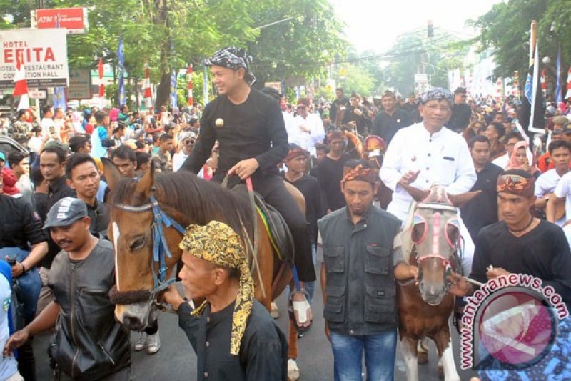 Warga Bogor Tumpah Ruah Saksikan Pawai Helaran ANTARA News