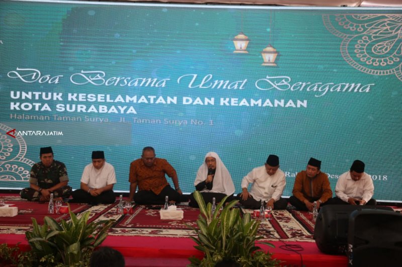 Seribuan Pegawai Di Lingkungan Pemkot Surabaya Gelar Doa Bersama Lintas