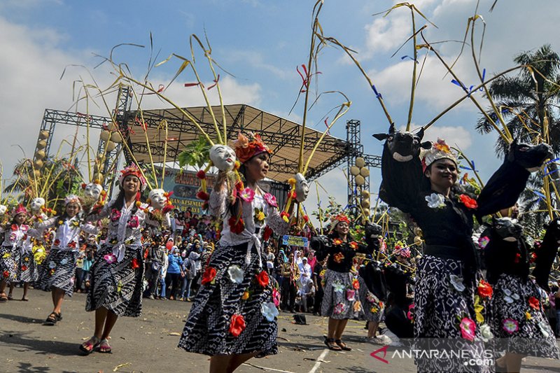 Galuh Ethnic Carnival Antara News Jawa Barat